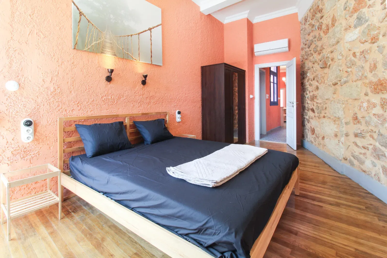 Building for sale in Attica Square. ID AB-1163