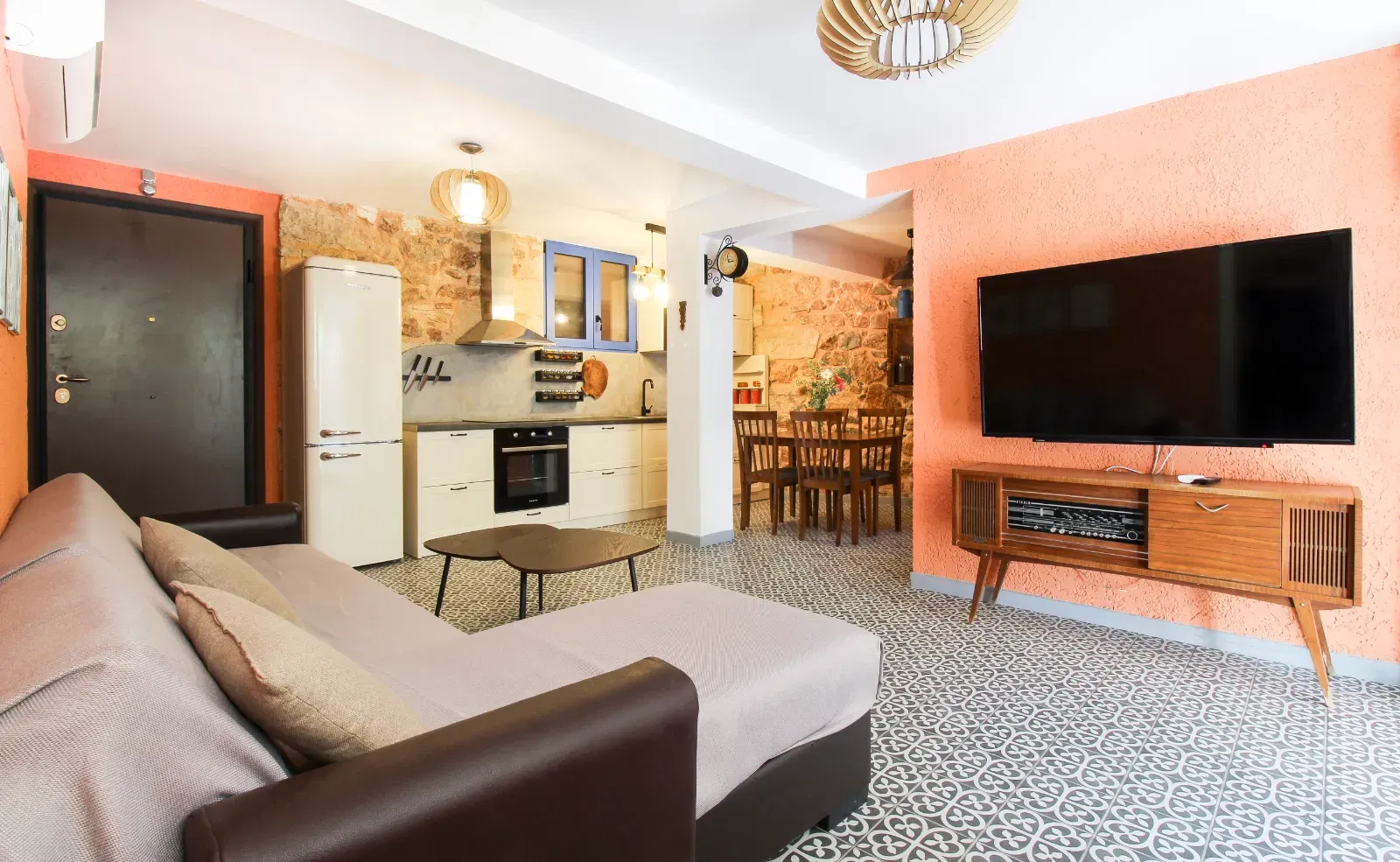 Building for sale in Attica Square. ID AB-1163