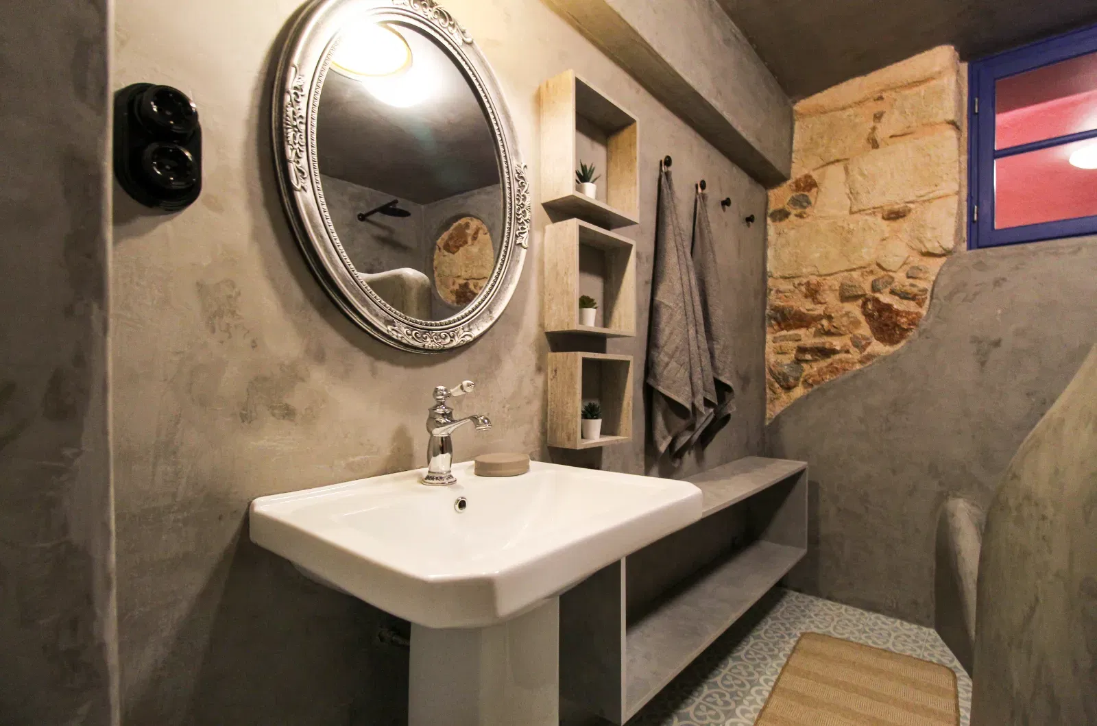 Building for sale in Attica Square. ID AB-1163