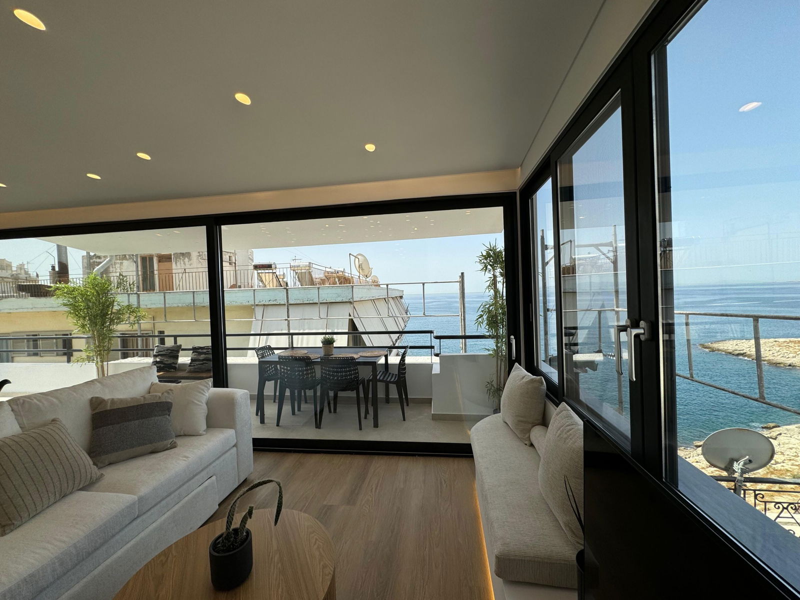 Seaview Apartment for sale in Piraeus. ID A4-7658