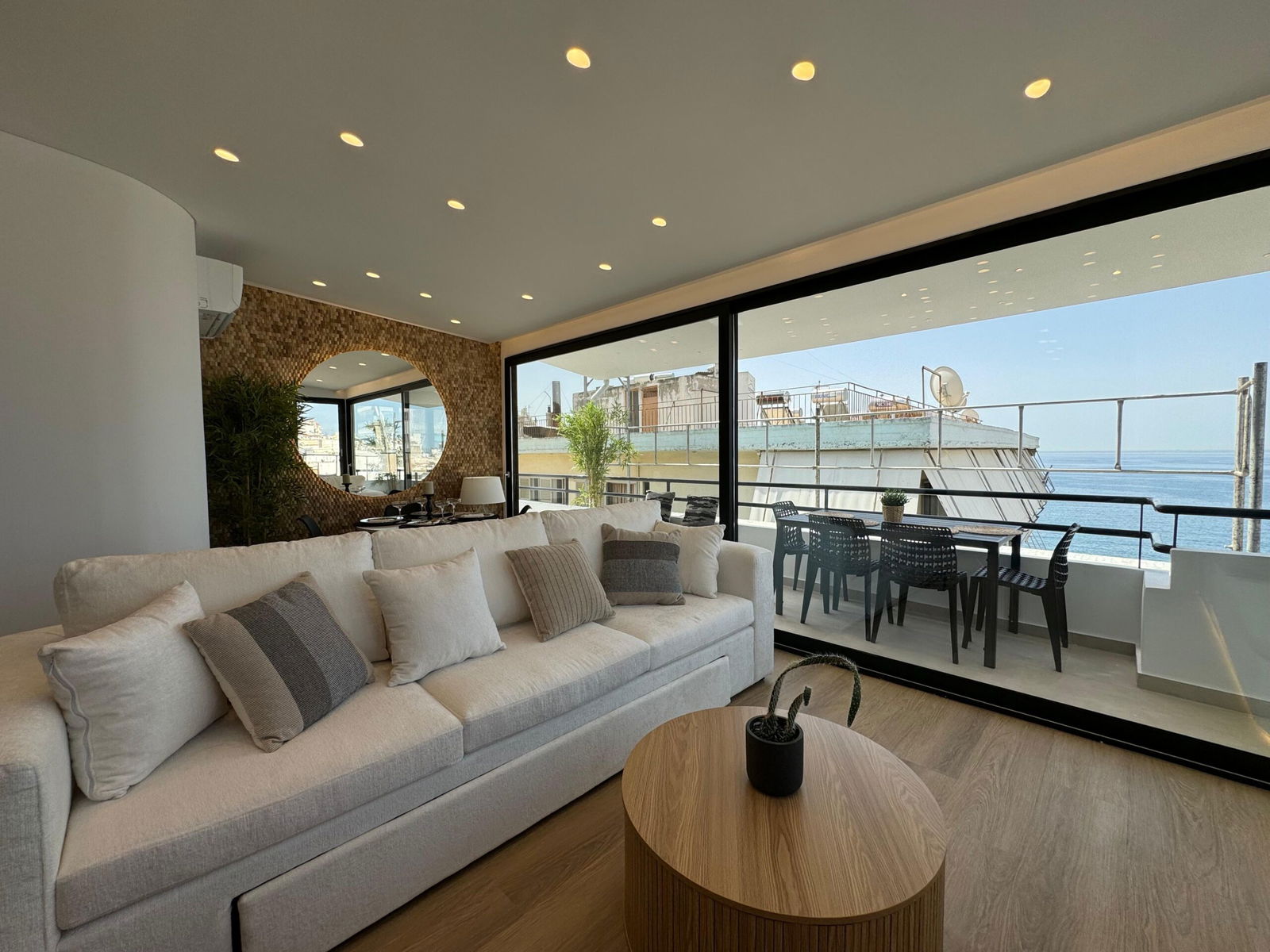 Seaview Apartment for sale in Piraeus. ID A4-7658