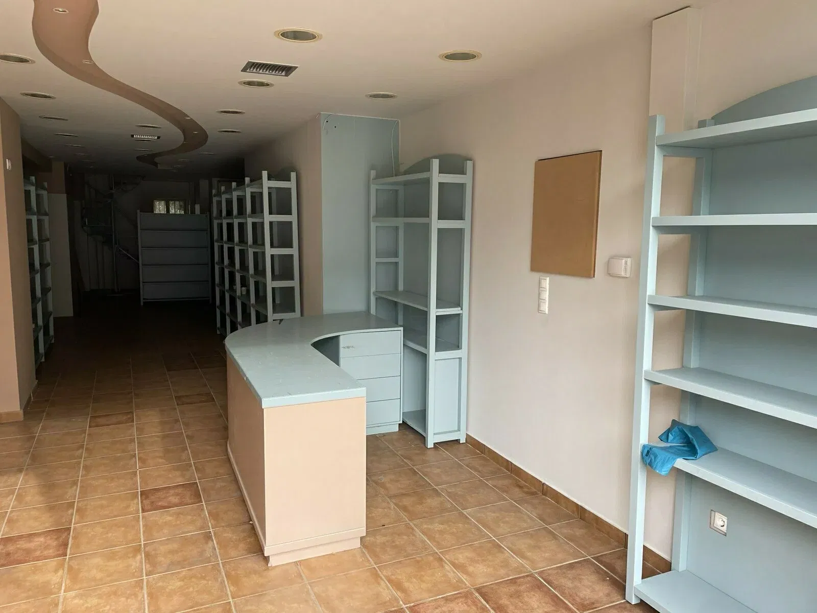 Commercial Space for sale in Petralona. ID A6-519