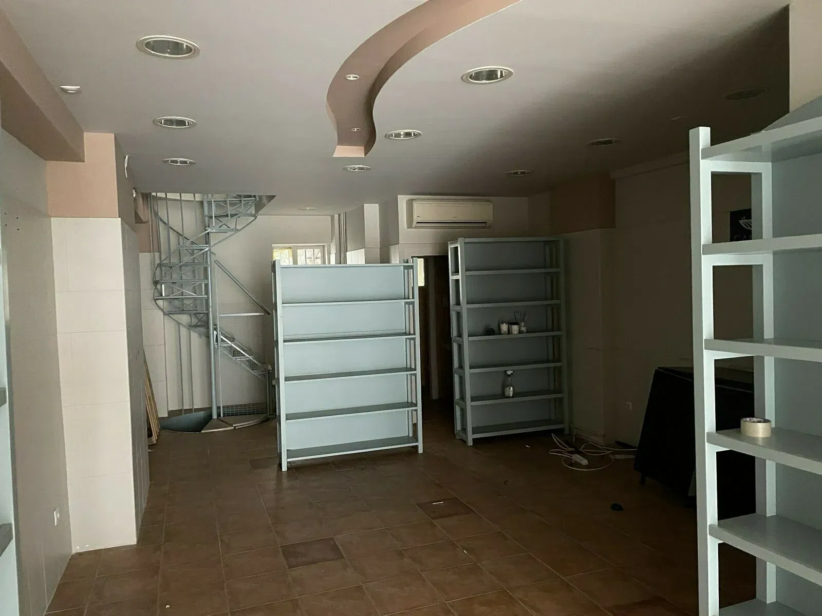 Commercial Space for sale in Petralona. ID A6-519